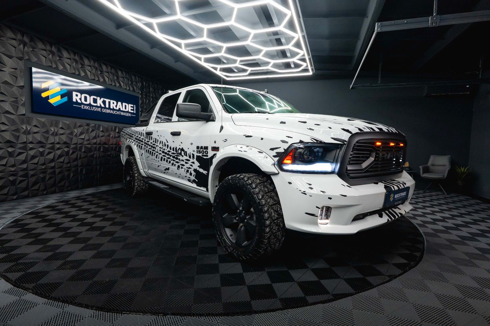 Fahrzeugabbildung Dodge RAM 5.7 V8 HEMI 4x4 OFFROAD Night-Paket *LED*AHK