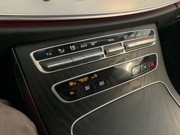 Mercedes E 220 - 12