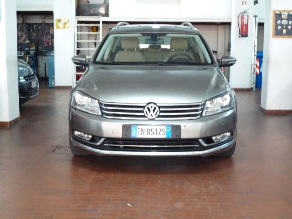 Volkswagen Passat - 1