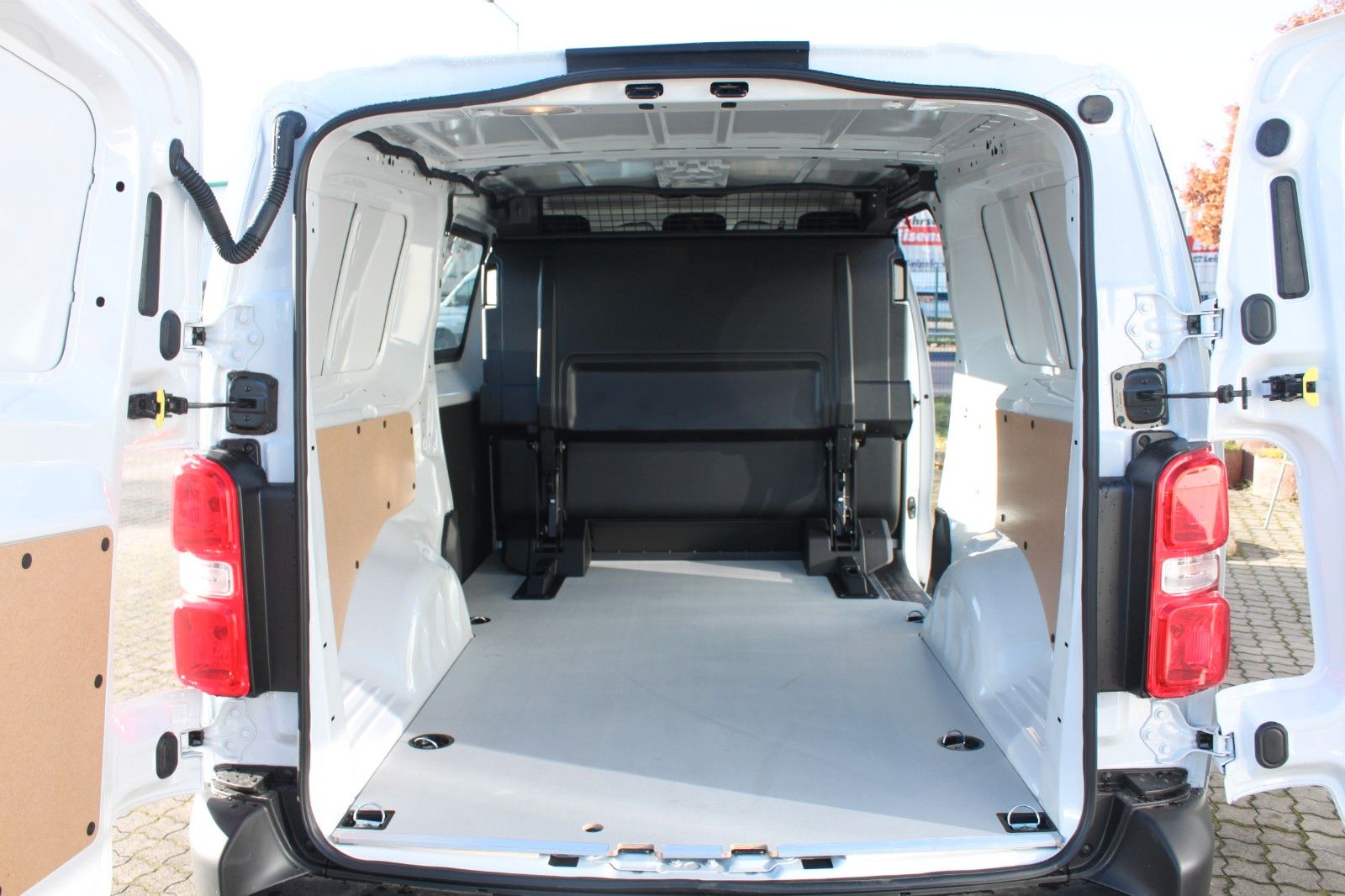 Fahrzeugabbildung Fiat Scudo L3 Flexcab Trennwand klappbar AHK