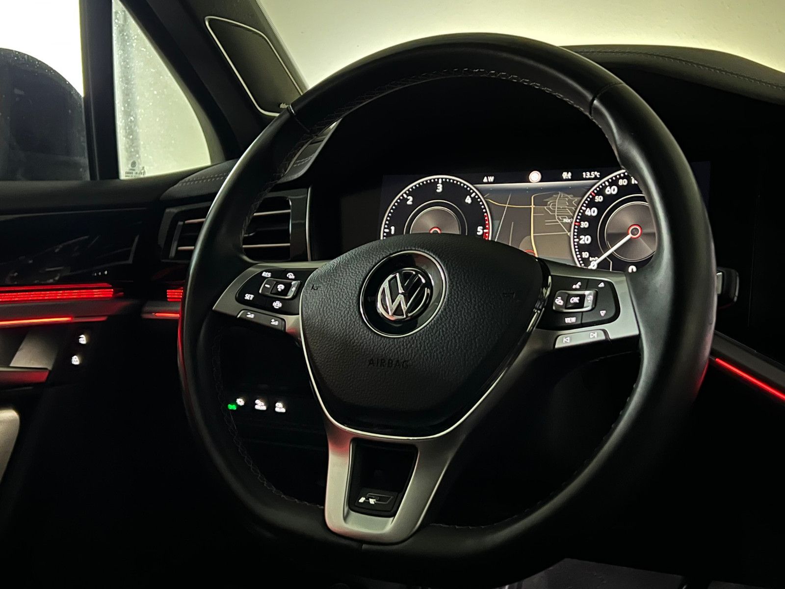 Fahrzeugabbildung Volkswagen Touareg R-LINE 4Motion/MASSAGE/ACC/AHK/INNOVIS.