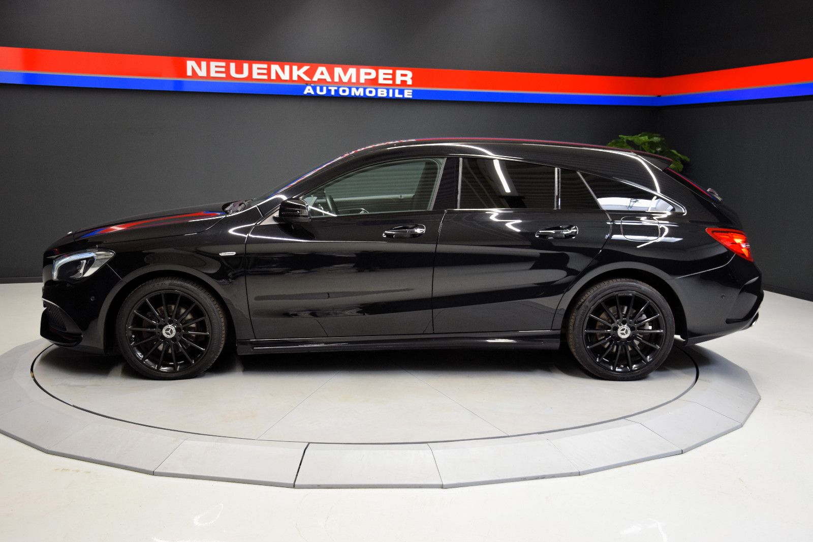 Fahrzeugabbildung Mercedes-Benz CLA 200d Shooting Brake AMG Urban Style Edition