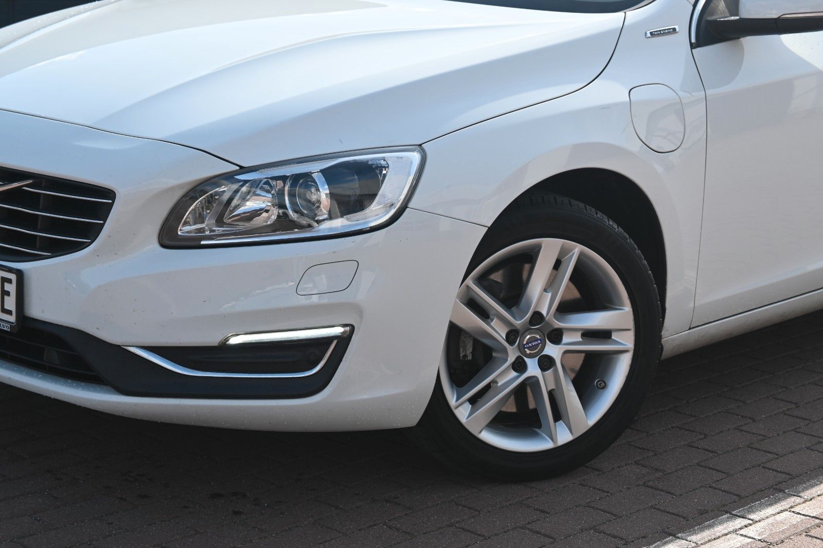 Fahrzeugabbildung Volvo **Mietkauf**V60D6*Sum*SD*NAVI*STHZ*E-KZ*Diesel