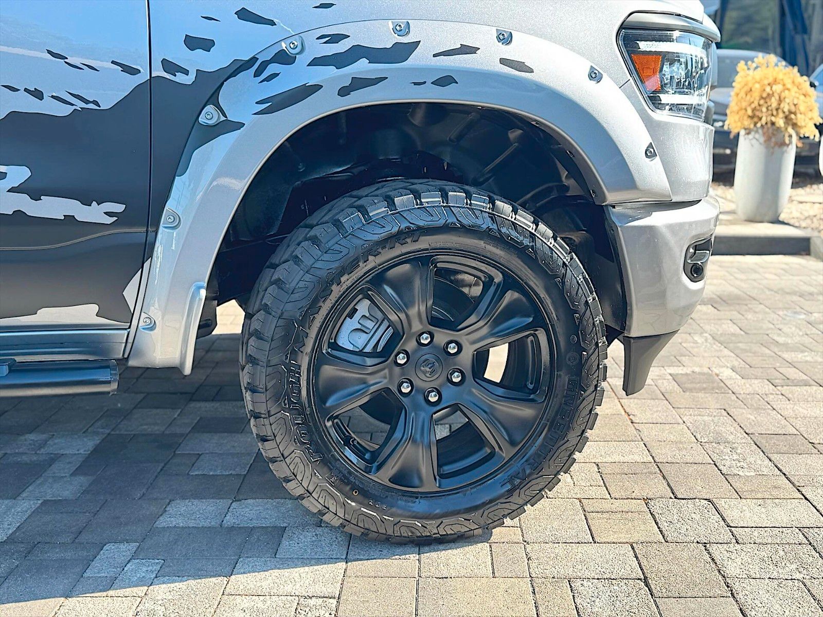 Fahrzeugabbildung Dodge RAM 5.7 V8 HEMI LARAMIE NIGHT Offroad 4x4 LED