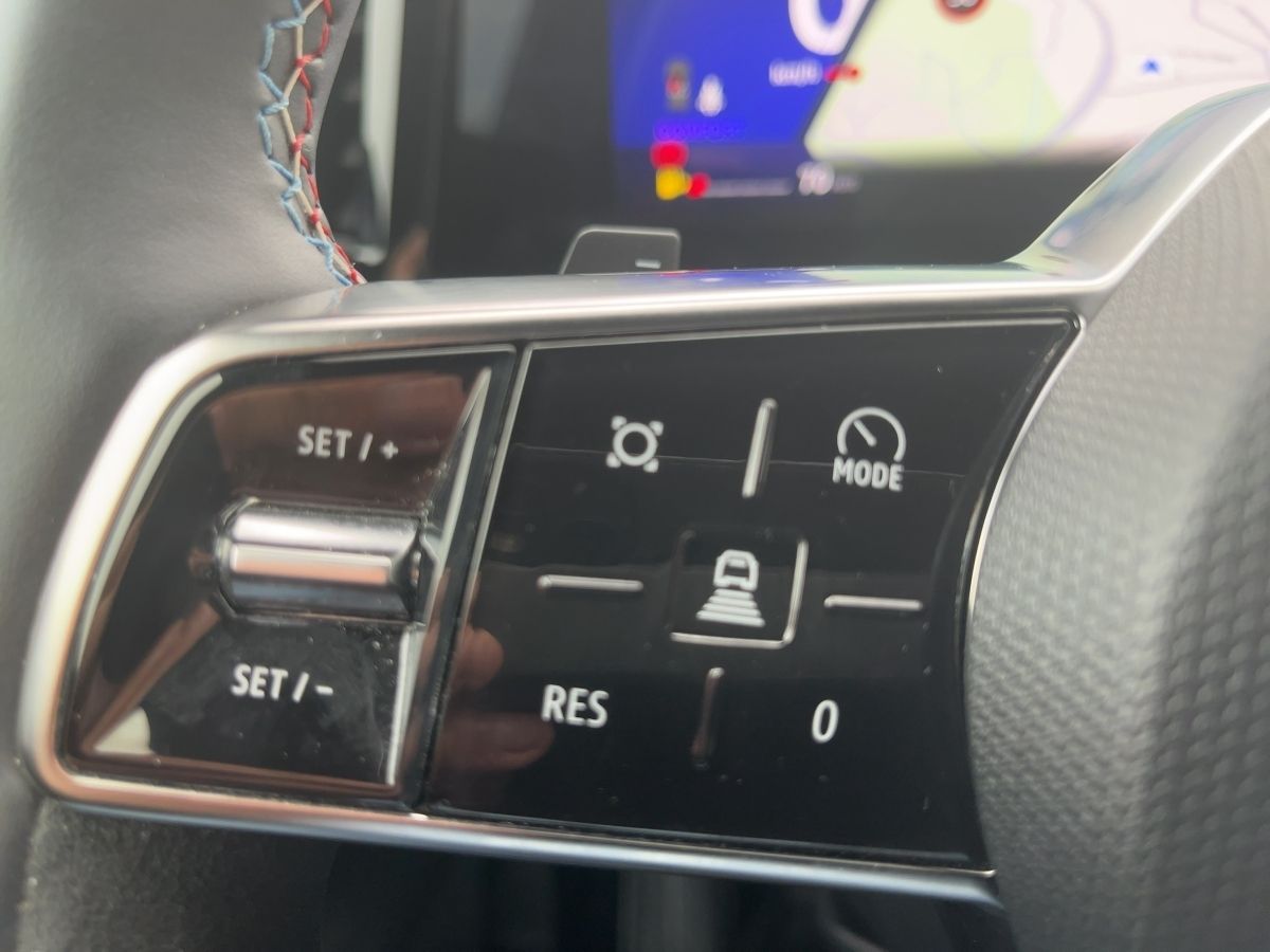 Fahrzeugabbildung Renault Austral Iconic Esprit Alpine Mild 160 Automatik - mit KI generiert/bearbeitet