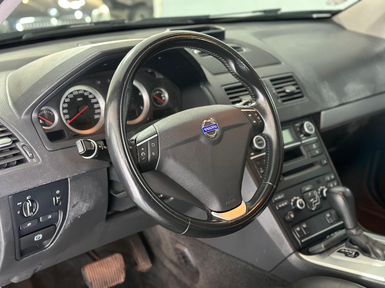 VOLVO XC90 2.4 D5 200 ch MOMENTUM GEARTRONIC 7 PLACES 4X4 - 1ère MAIN - ATTELAGE - TOIT - 194000 km