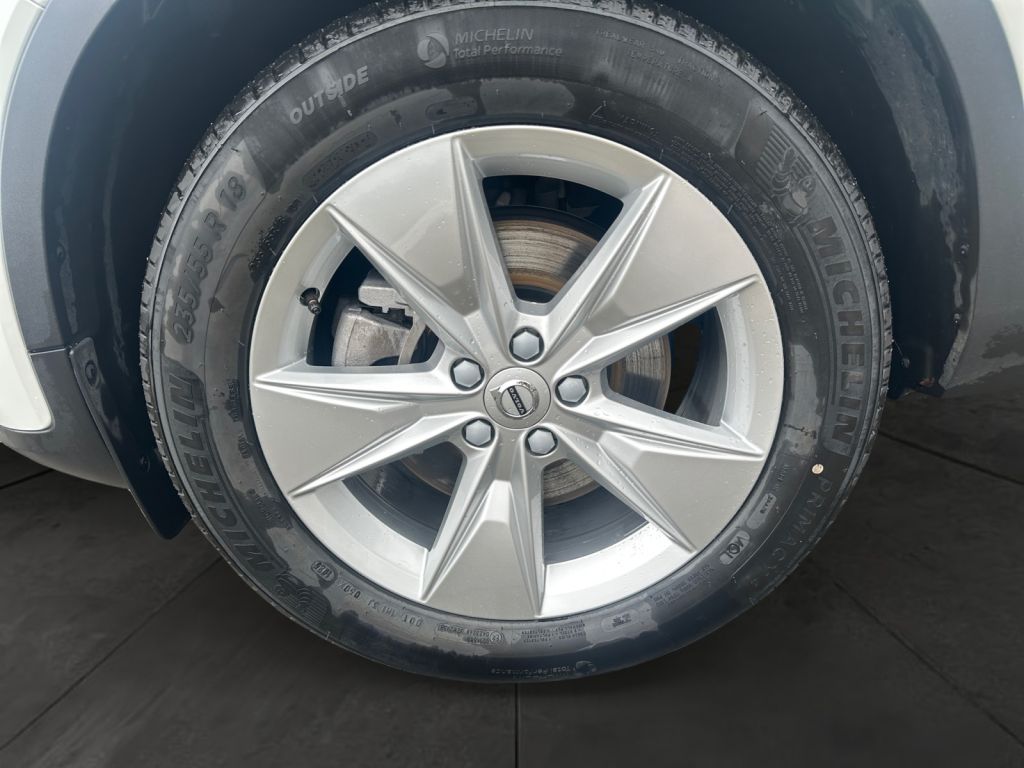 VOLVO XC40 B3 B DKG Core 360° Sitzkomfort-Paket VOLVO XC40 B3 B DKG Core 360° Sitzkomfort-Paket