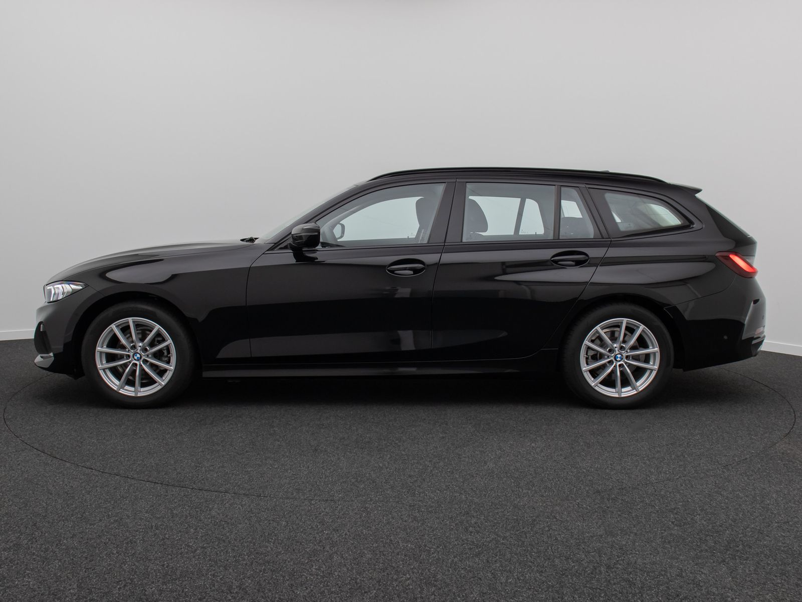 Fahrzeugabbildung BMW 318i Alarm DAB Kamera GeschwindigReg Sportlenkrd