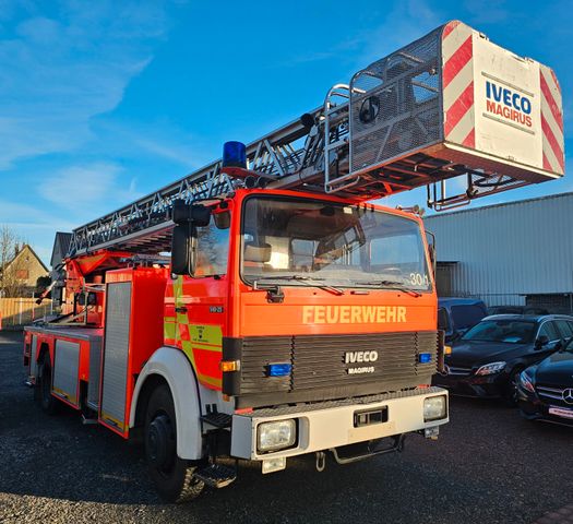 Iveco Feuerwehr Fahrzeug DREHLEITER V8 Motor