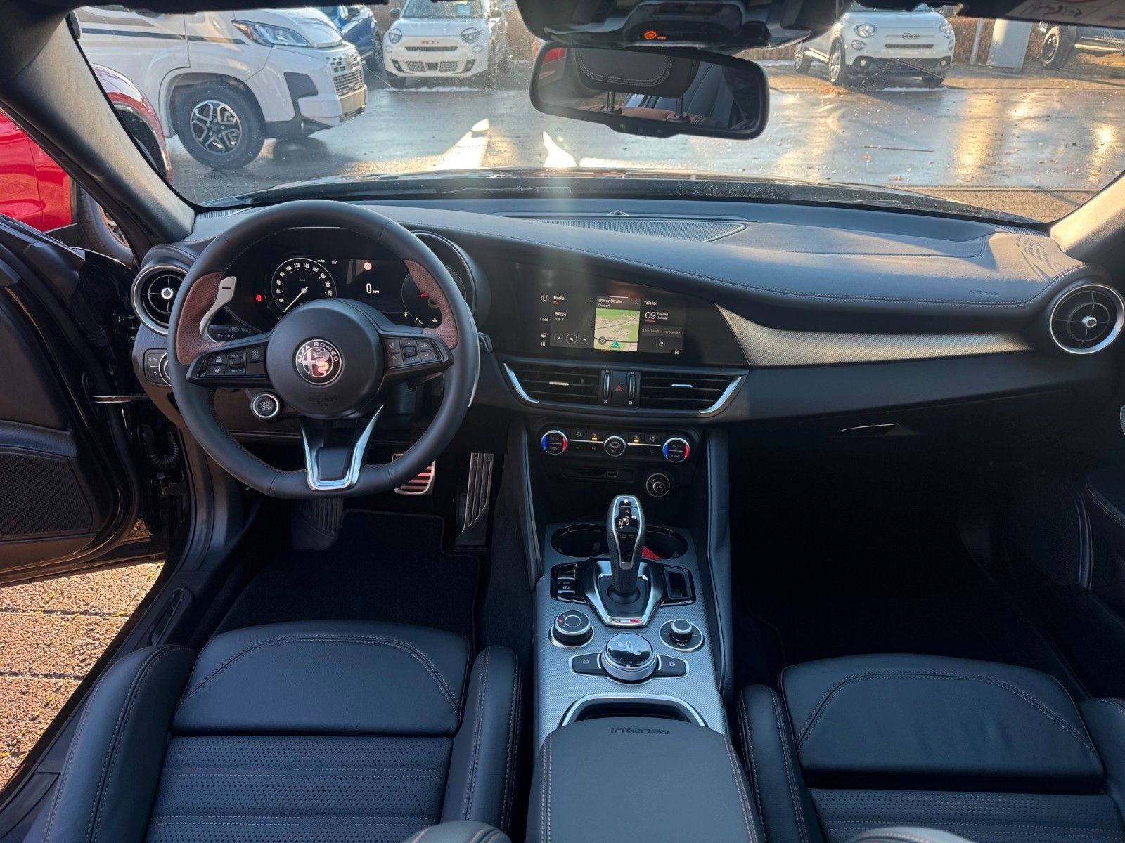 Fahrzeugabbildung Alfa Romeo Giulia INTENSA 280PS AT8 Q4 LEDER GLASDACH KAMER