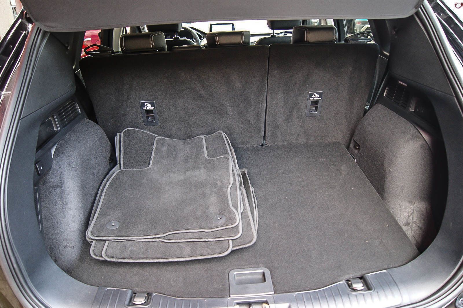 Fahrzeugabbildung Ford Kuga 1.5i Titanium X PARKASSYST KAMERA ACC LED