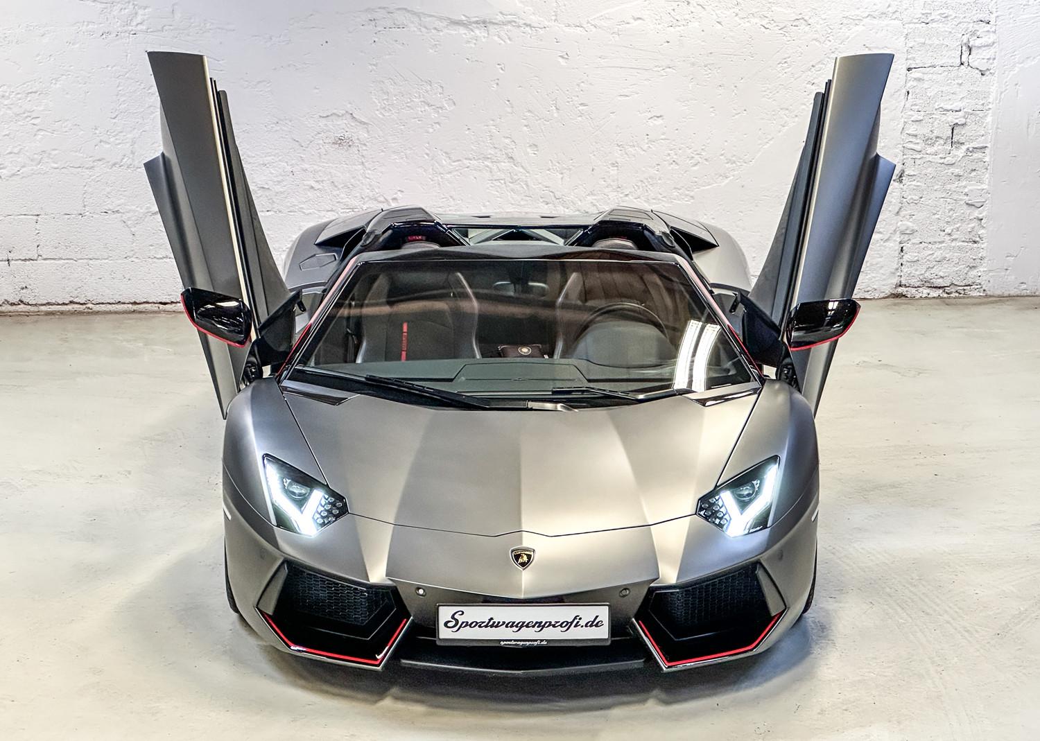 Lamborghini Aventador LP 700-4 Roadster Pirelli Edition