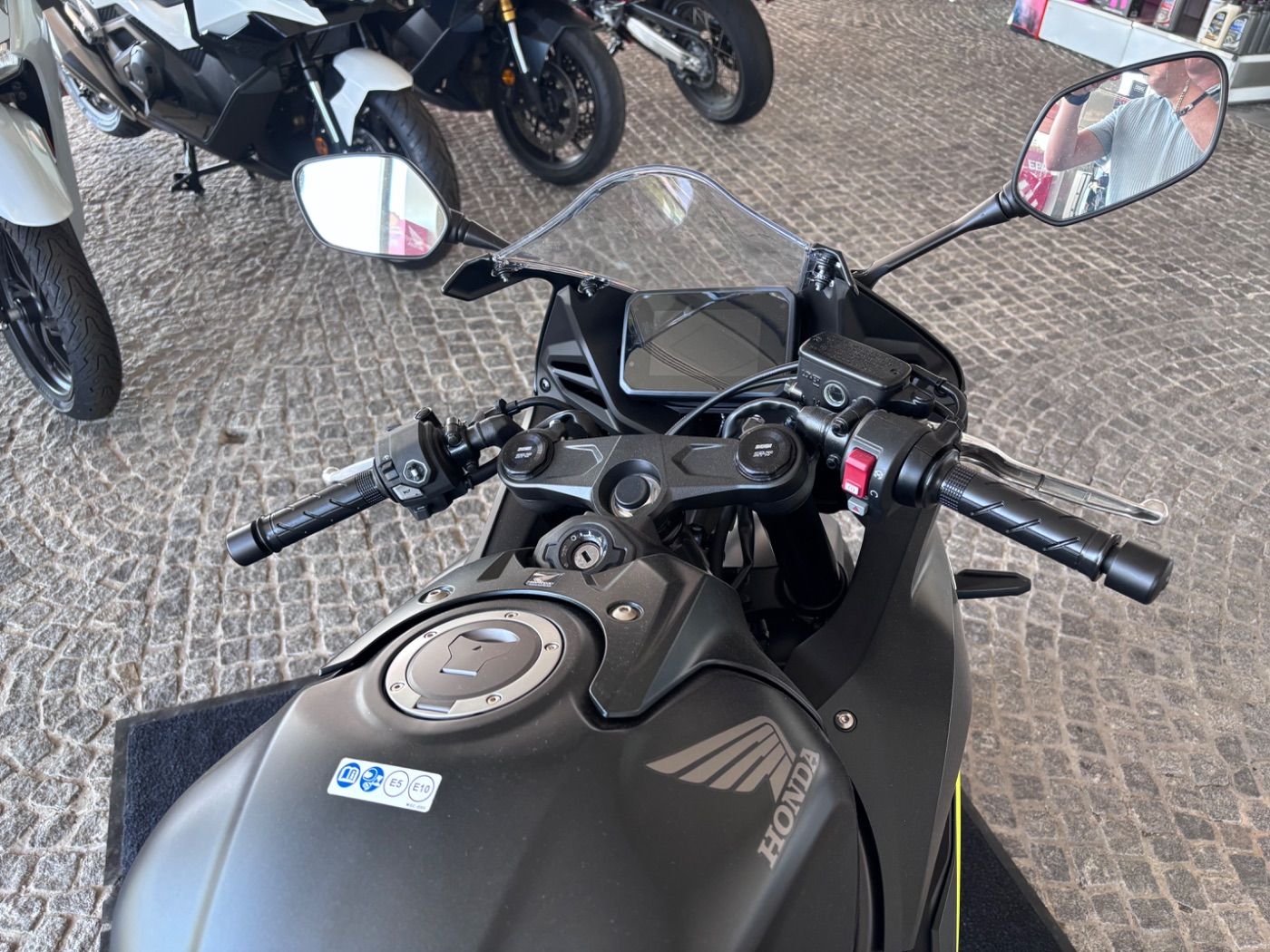 Fahrzeugabbildung Honda CBR 650 R