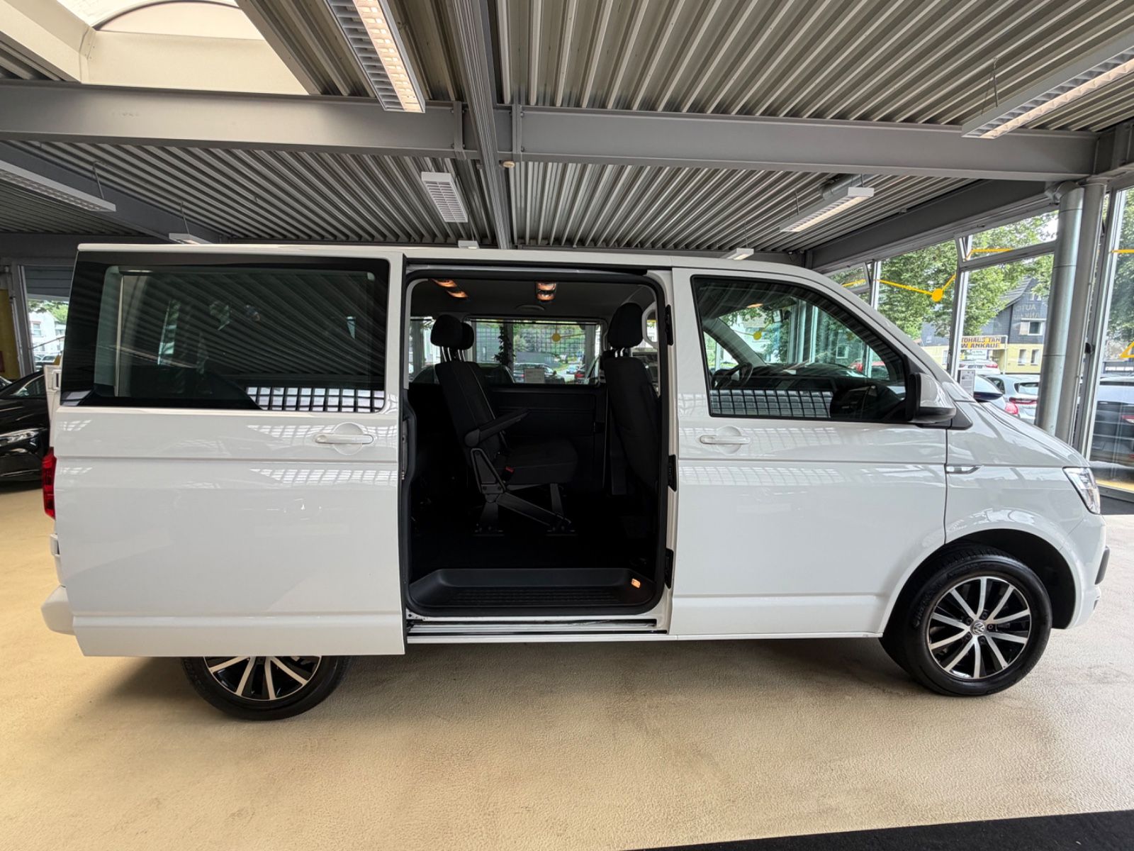 Fahrzeugabbildung Volkswagen T6 Caravelle Comfortline