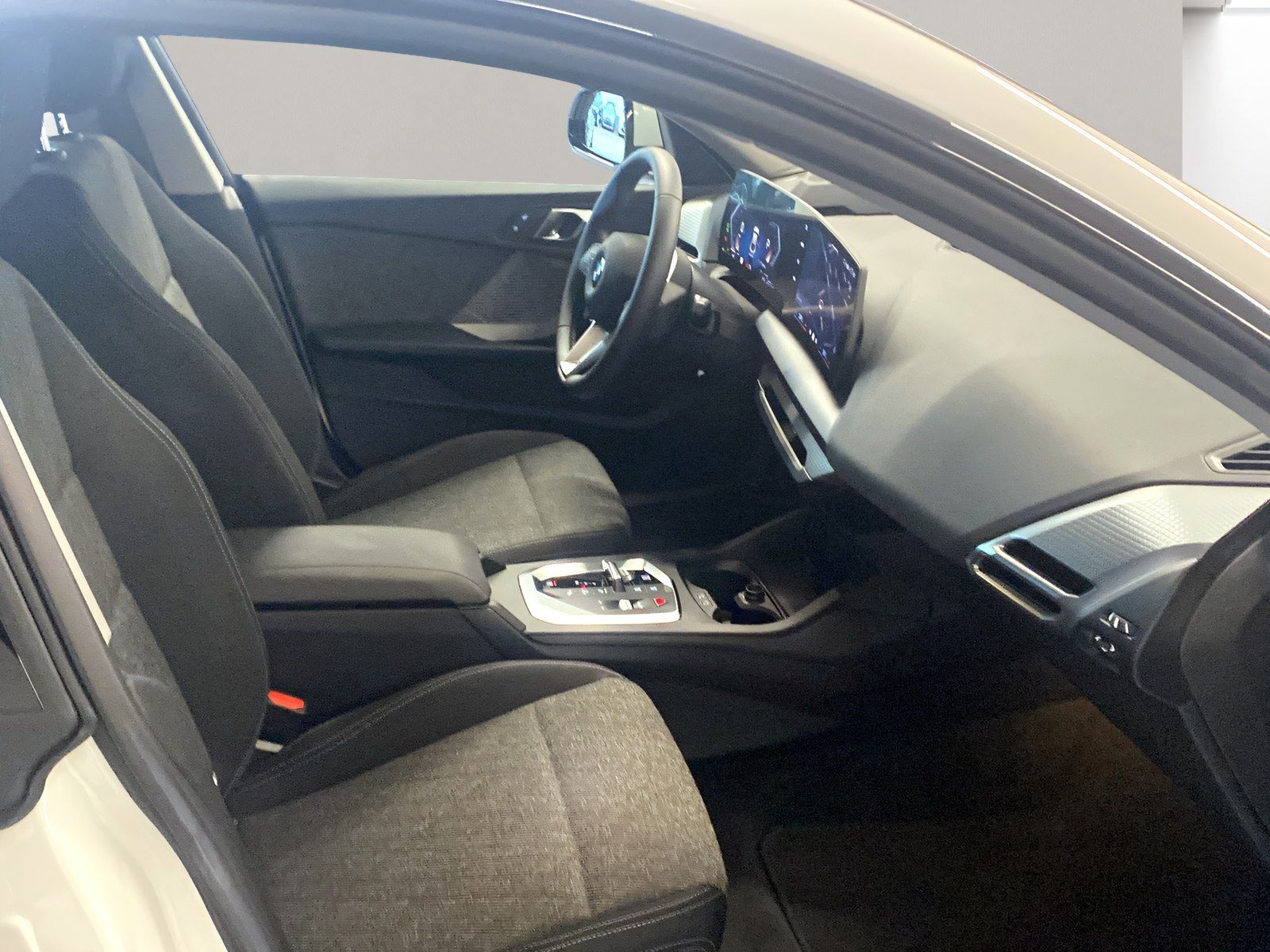 BMW 223 Gran Coupé - Bild 5