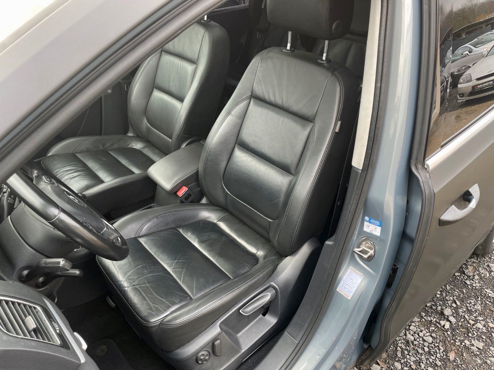 Fahrzeugabbildung Volkswagen Sharan HIGHLINE 7-SITZER Navi Leder Xenon SPORT