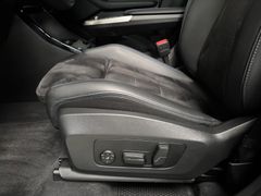 Fahrzeugabbildung BMW 218i Active Tourer--Pano/DrivingProf/eSitze/19LM