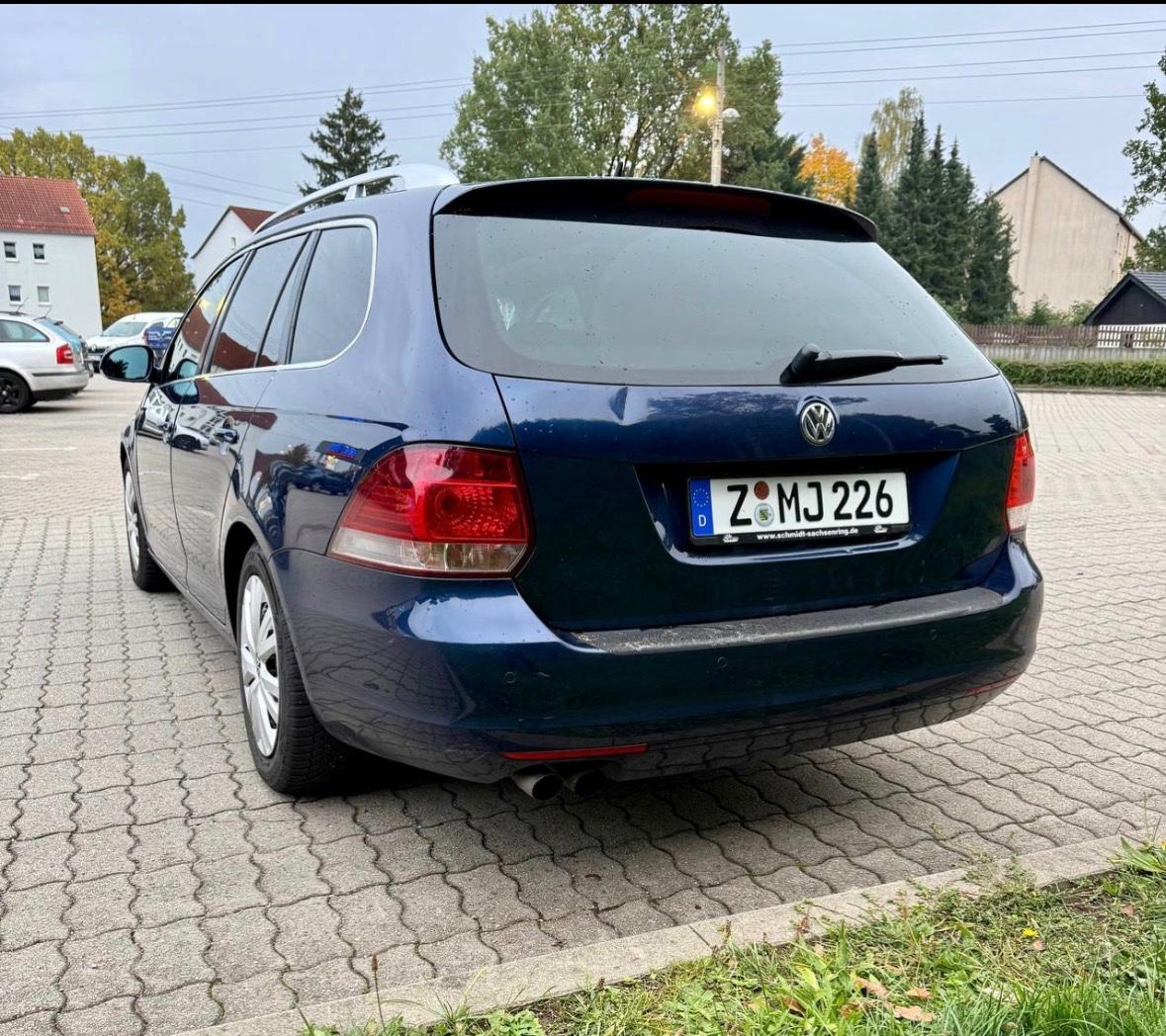 Volkswagen Golf 2011 — engine 1.390 cm³, 122 HP (90kW)