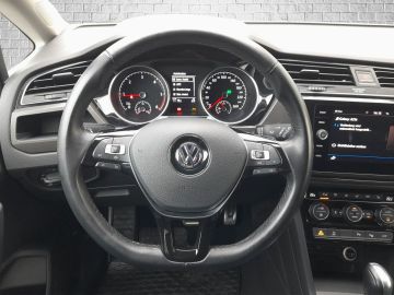 Fahrzeugabbildung Volkswagen Touran IQ.DRIVE 2,0 TDI|DSG|7-Sitze|ACC|NAVI|STH