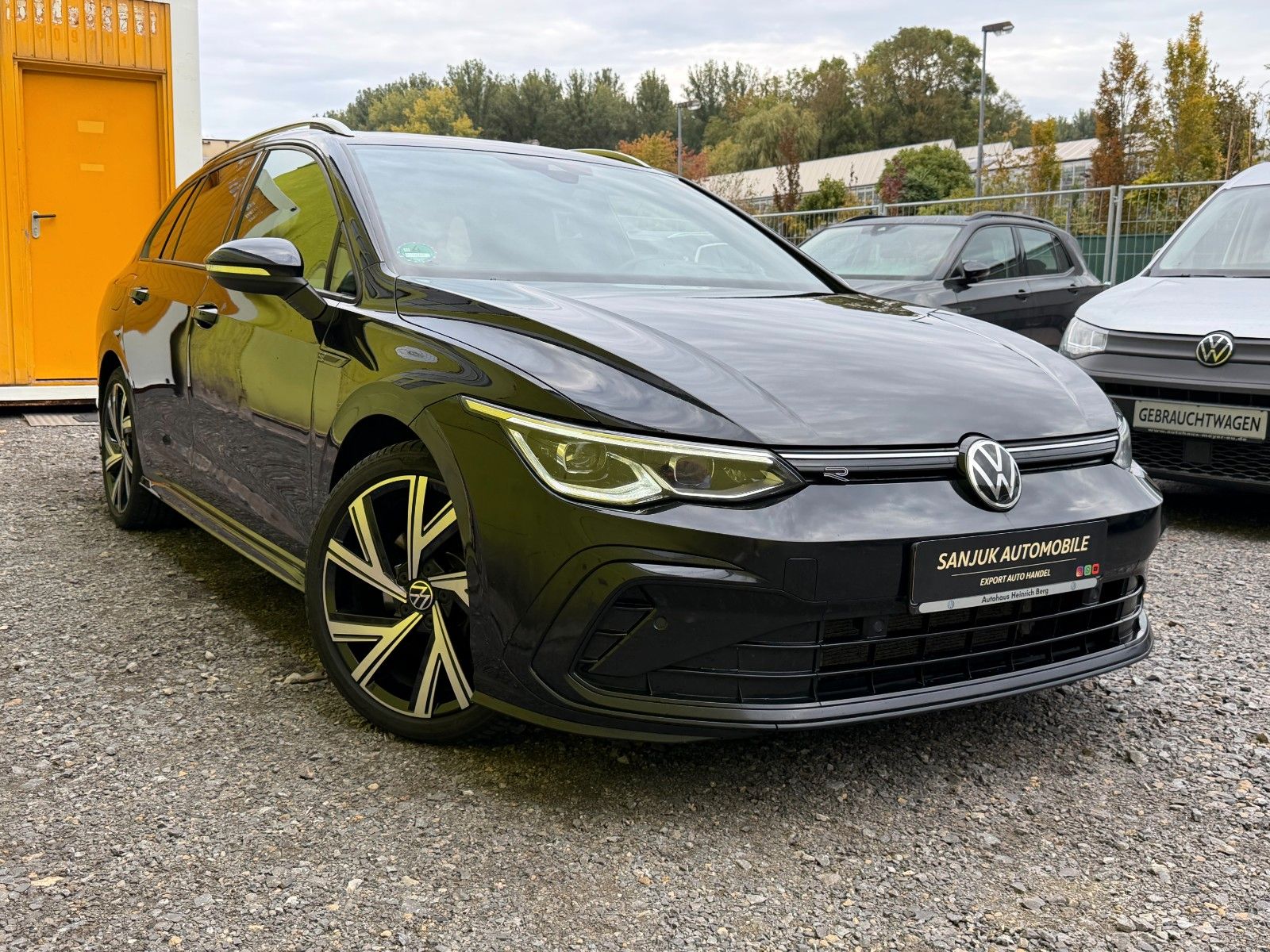 Volkswagen Golf VIII R-Line,LED,HEAD-UP,PANO,DCC,TÜV-NEU