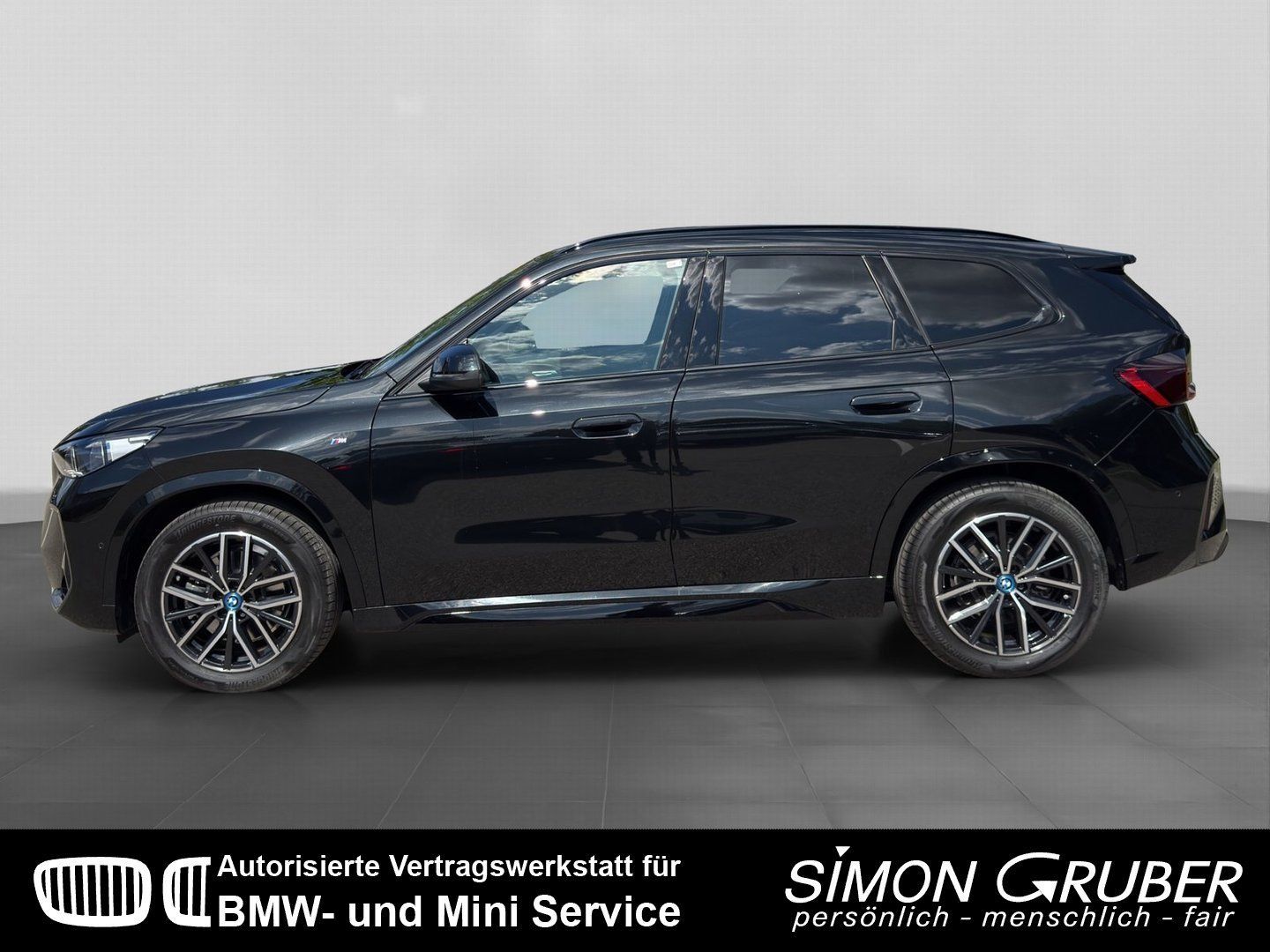 Fahrzeugabbildung BMW iX1 xDrive30 M Sport Pano el.Heckklappe AHK LED