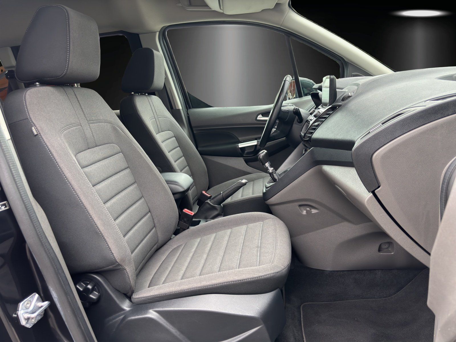 Fahrzeugabbildung Ford Tourneo Connect 1.5 TDCi Titanium Bi-Xe/ACC/PANO