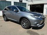 Mitsubishi Outlander 2.0 4WD CVT 7-Sitzer, Top - Mitsubishi Outlander 7-Sitzer