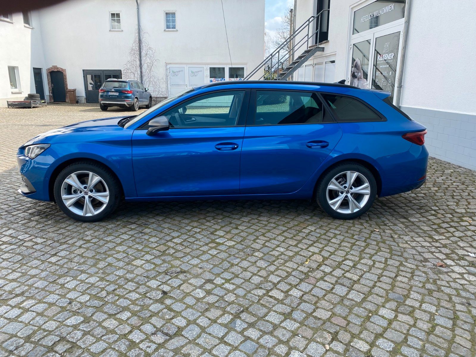 Fahrzeugabbildung SEAT Leon Sportstourer 1.5 eTSI FR *DSG *AHZV