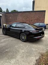 Porsche Panamera 4 E-Hybrid - Pano - Chrono - Sportabgas - Porsche Panamera mit Hybrid-Antrieb: Limousine