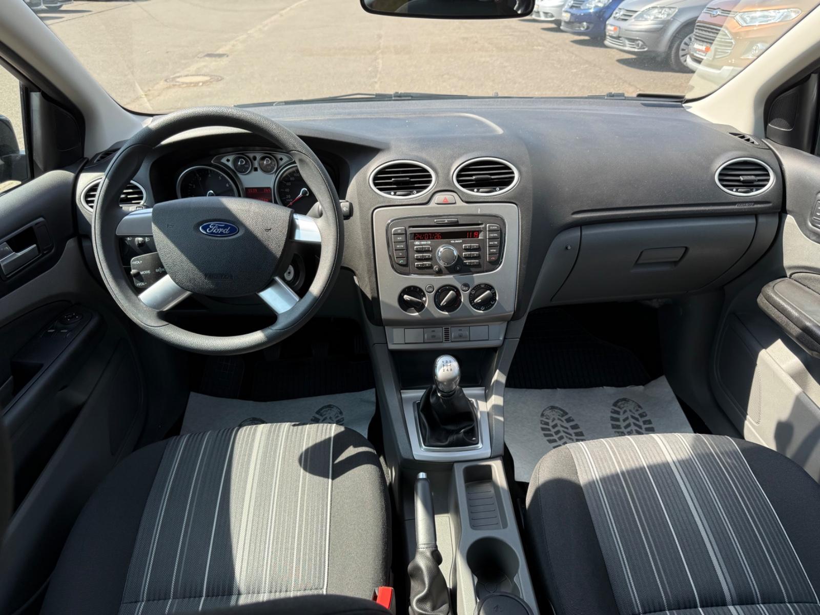 Ford Focus 2010 — photo 15