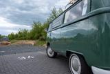 Volkswagen VW Campingwagen T2a, Baujahr 1969 - Volkswagen grün