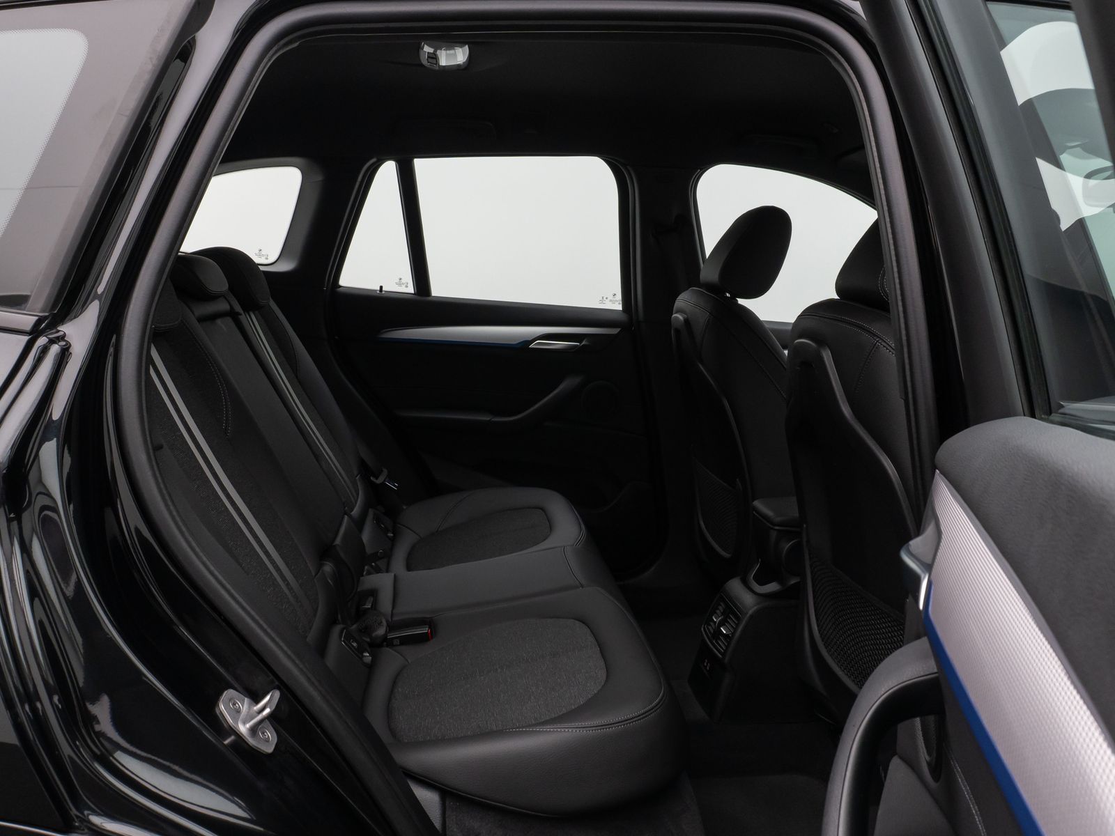 Fahrzeugabbildung BMW X1 xD25e M Sport Kamera HUD DAB HiFi Alarm 19Zol