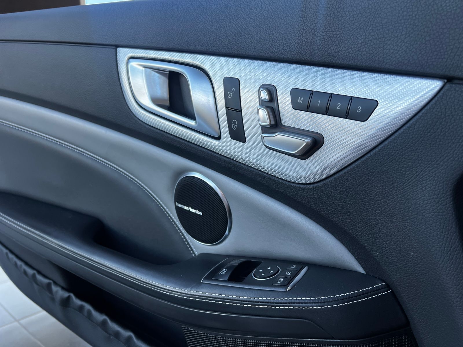 Fahrzeugabbildung Mercedes-Benz SLC 300 Final Edition H/K AMG LED NAVI ALU