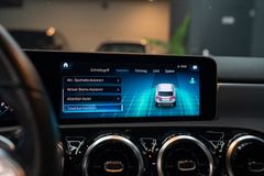 MERCEDES-BENZ A 250*AMG-LINE*360*ACC*NAVI*MULTIBEAM*