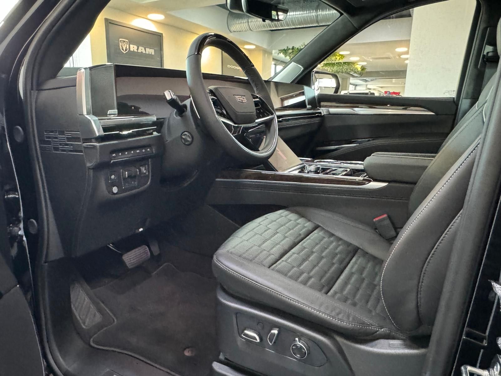 Fahrzeugabbildung Cadillac 2026 ESCALADE SPORT PLATINUM 6.2 V8-24"-ABV EXEC
