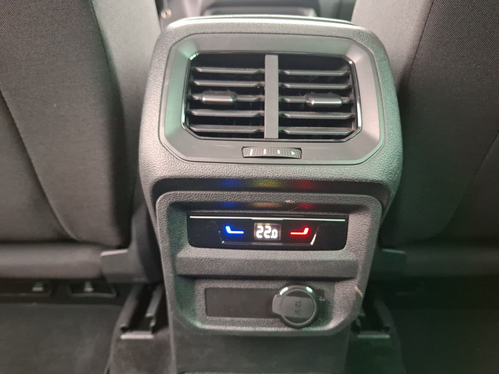 Fahrzeugabbildung Volkswagen Tiguan TDI Life DSG 4M Standhzg Matrix Navi AID