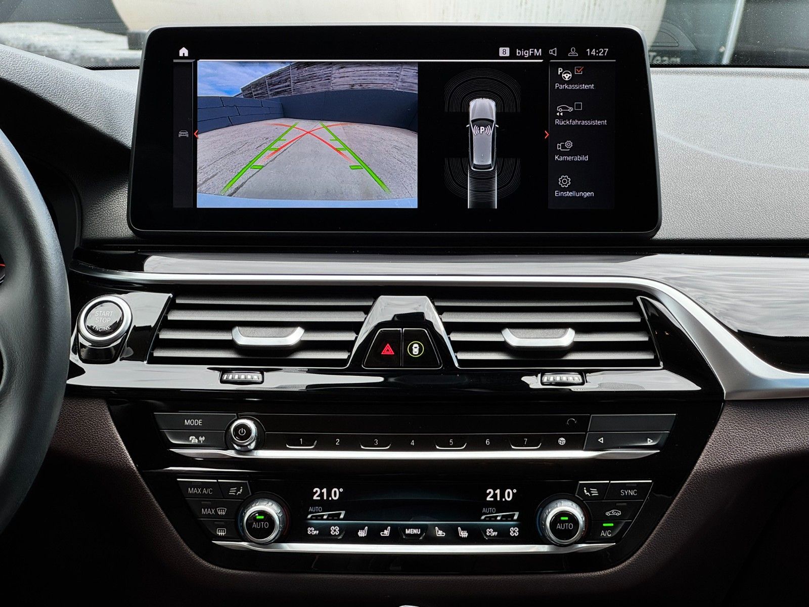 Fahrzeugabbildung BMW 530i Touring SHAD NAPPA HuD ACC SHZ SBL CAM PDC