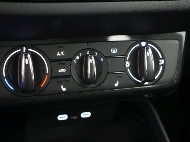 Fabia ACTIVE MPI+LED LICHT+SITZHEIZUNG+PARKPILOT