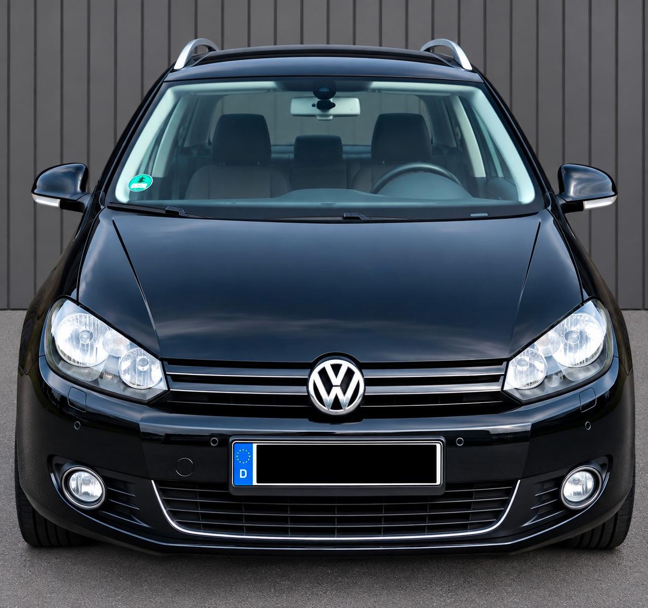 Volkswagen Golf 2011 — rear view