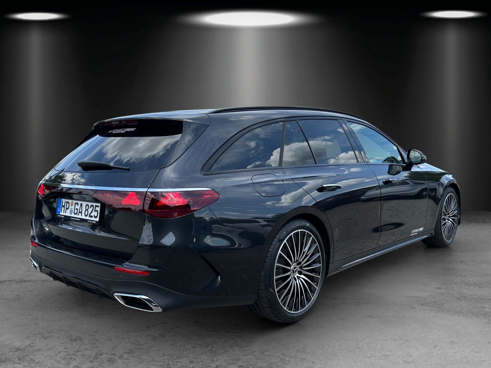 Fahrzeugabbildung Mercedes-Benz E 220 d T+AMG+PANO+SUPERSCR.+DISTR+AHK+Bel.Kühl.