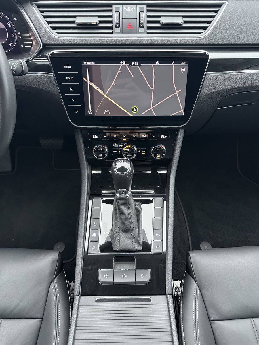 Fahrzeugabbildung SKODA Superb Combi 2.0 TSI DSG L&K NAV+LED+KAM+19ZO+VC