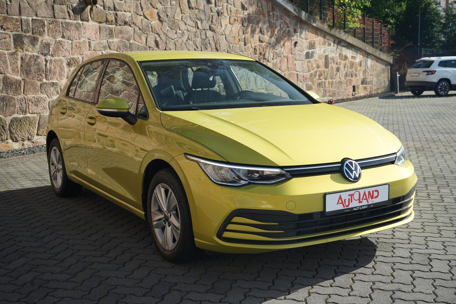 Volkswagen Golf VIII 1.0 eTSI Life LED Navi Sitzheizung ACC, миниатюра 8