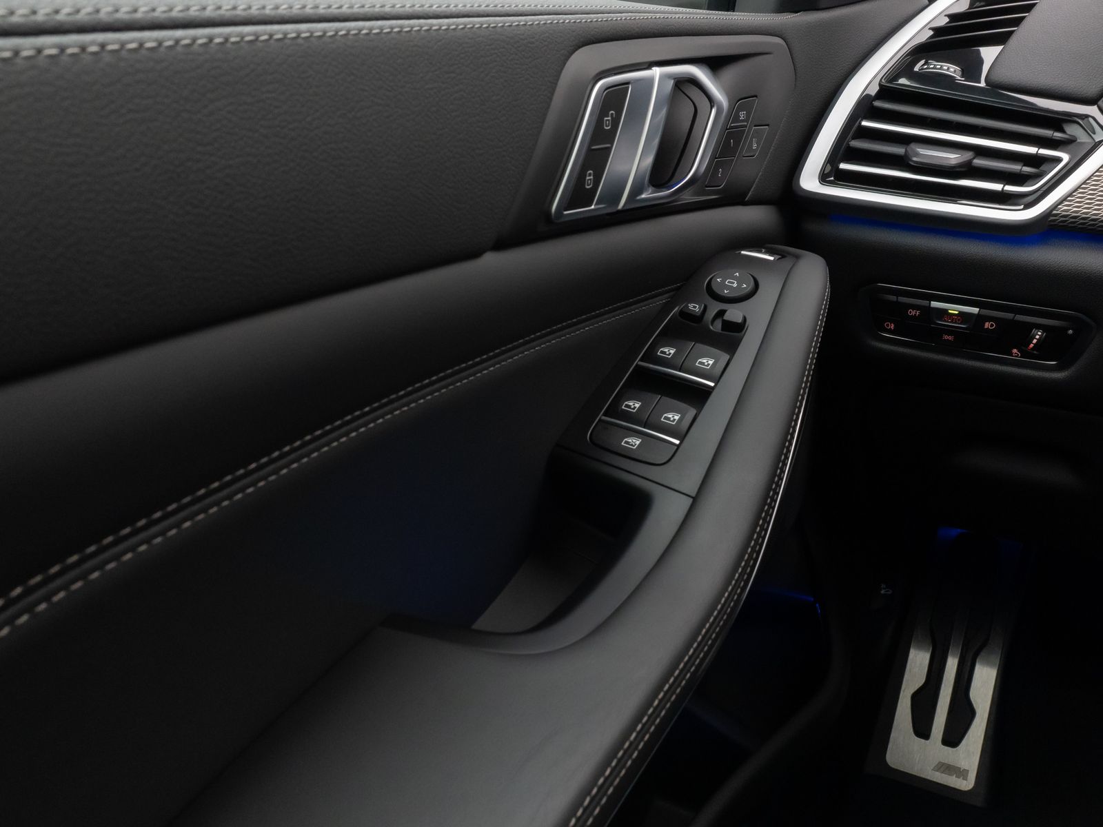 Fahrzeugabbildung BMW X5 xD40d M Sport SkyLounge 360°HUD DAB HiFi 21"