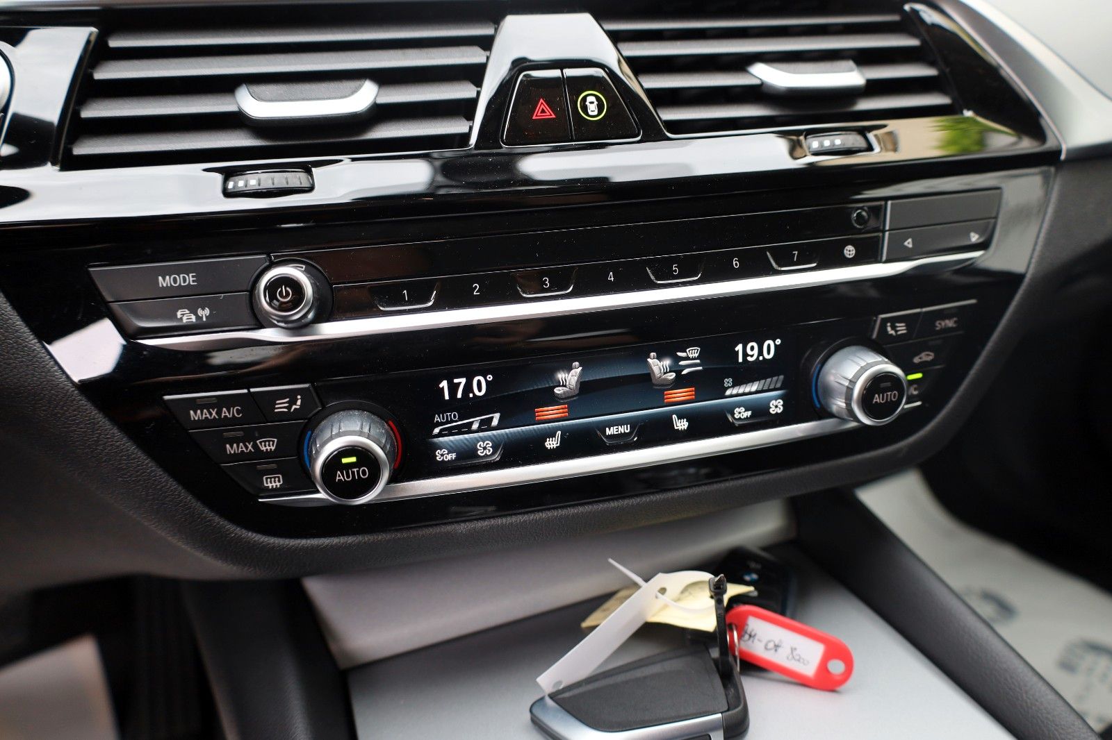 Fahrzeugabbildung BMW 520d xDrive Touring Leder,Navi,LED,Kamera,SH+Sta