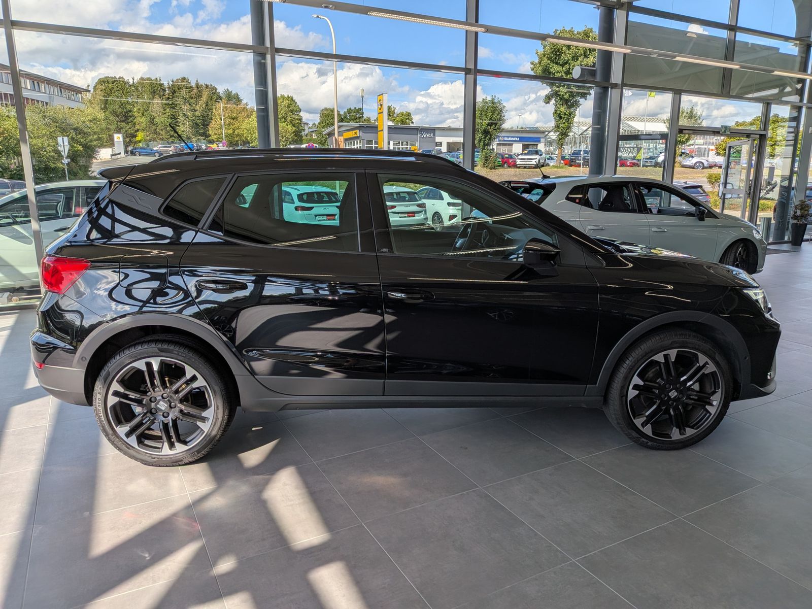 Fahrzeugabbildung SEAT Arona 1.5 TSI FR Black Editio ACC KAMERA LED 18"
