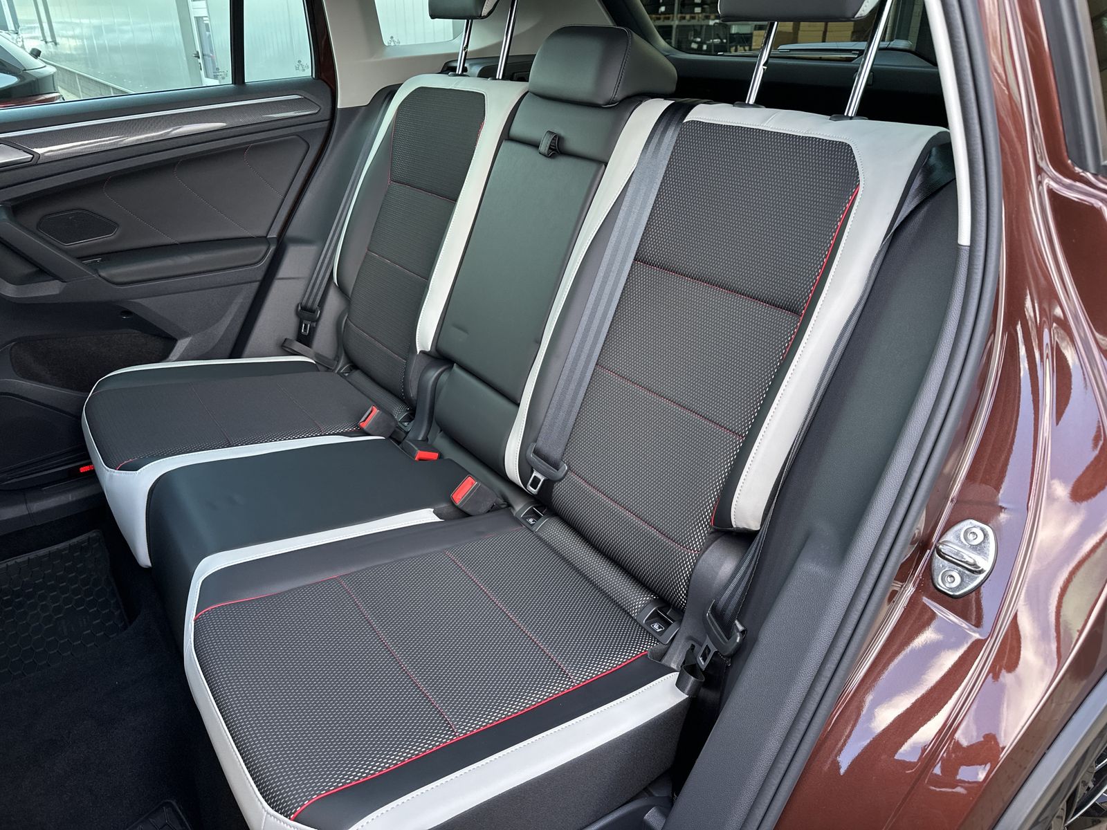 Fahrzeugabbildung Volkswagen Tiguan 2.0 TDI DSG Life NAV+MATRIX+ACC+AHK+KAM