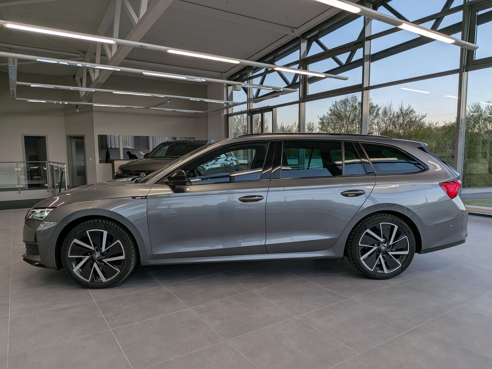 Fahrzeugabbildung SKODA Octavia 2.0 TDI DSG Sportline Matrix AHK 5J-Gara