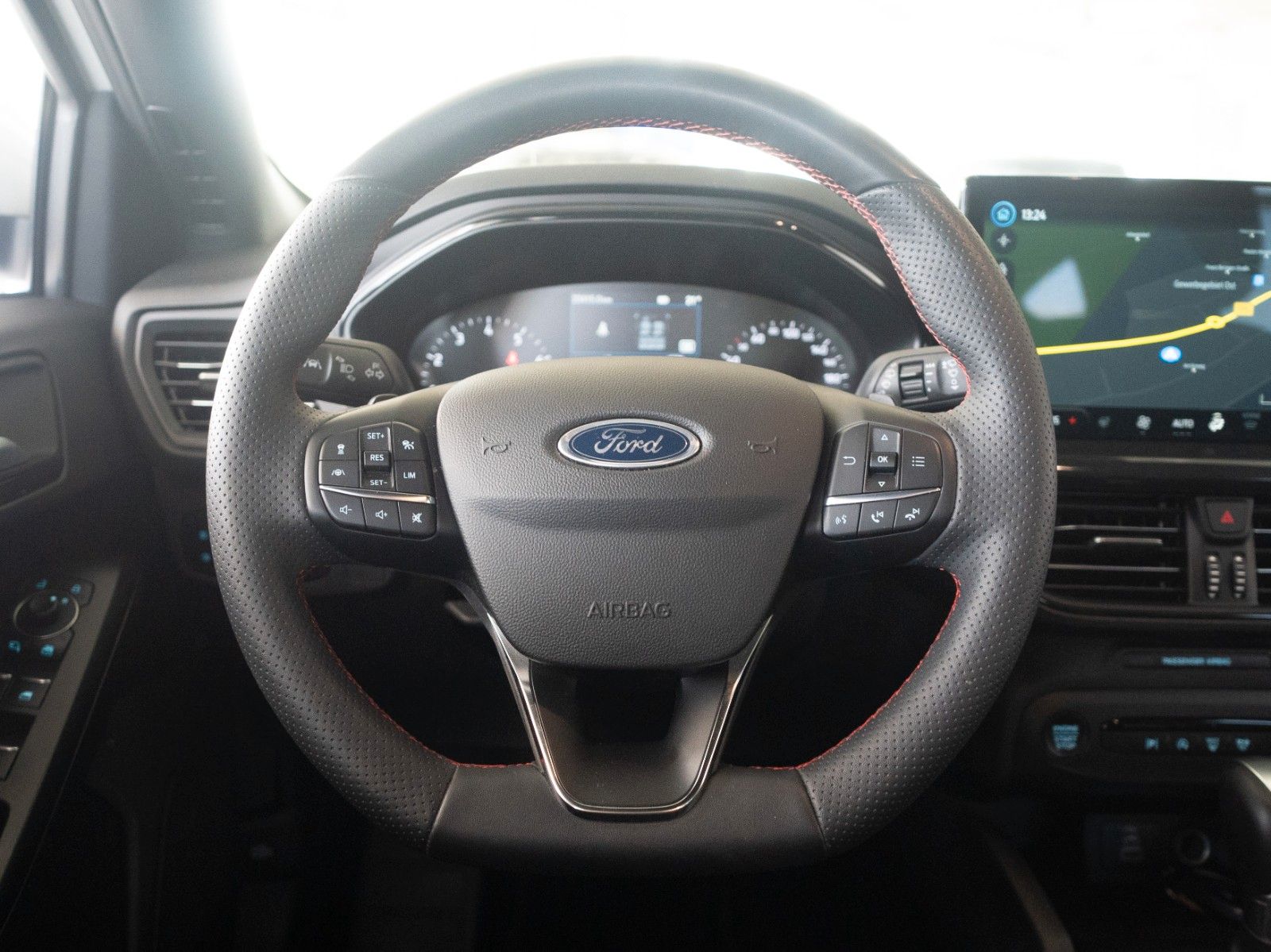 Fahrzeugabbildung Ford Focus Turnier ST-Line AUTOM./WINTER-P./AHK