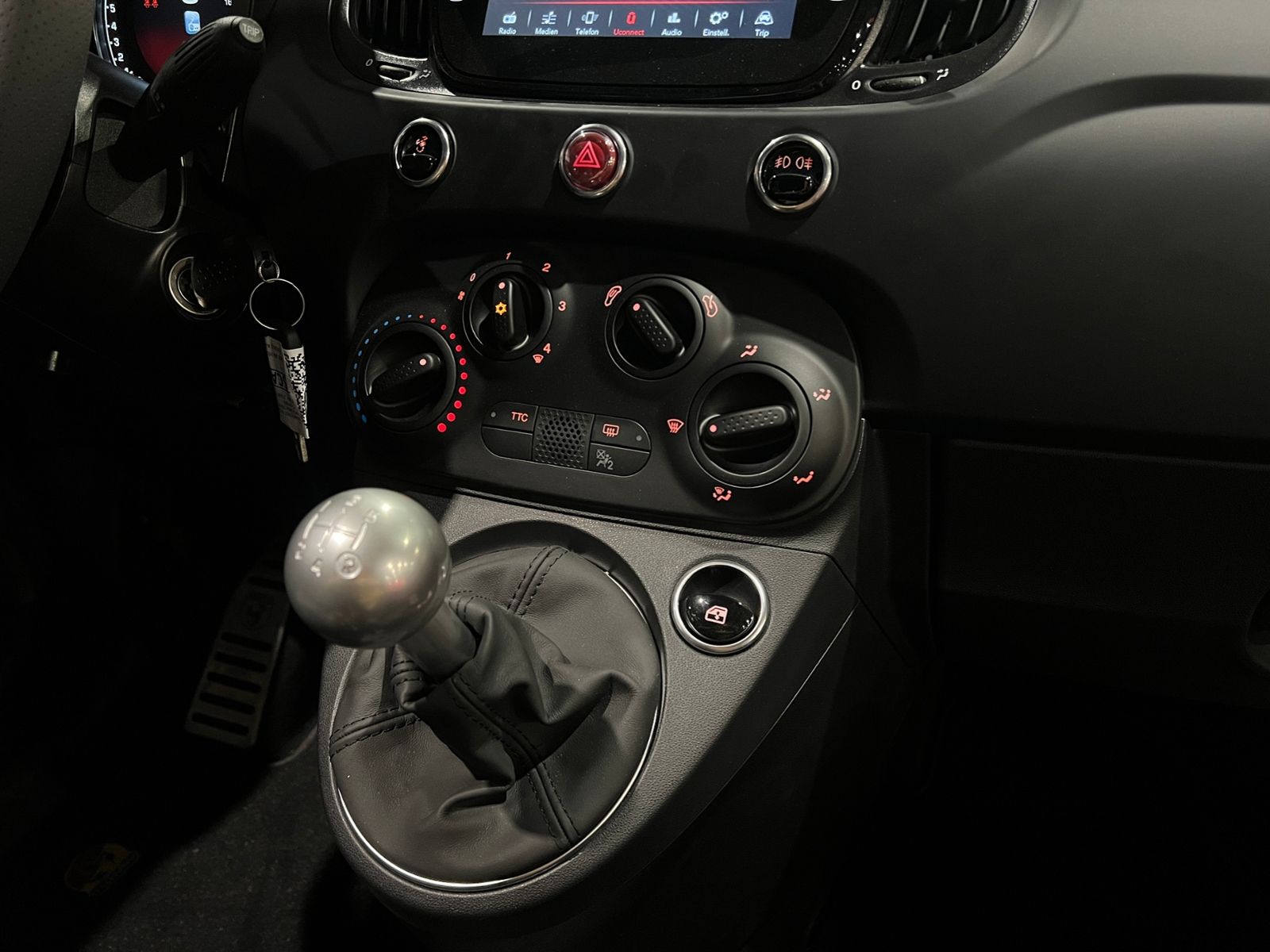 Fahrzeugabbildung Abarth 595C Turismo CARPLAY LEDER PDC