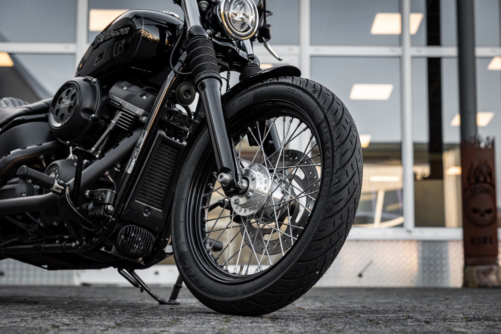 Fahrzeugabbildung Harley-Davidson FXBB STREET BOB Softail  - JEKILL&HYDE